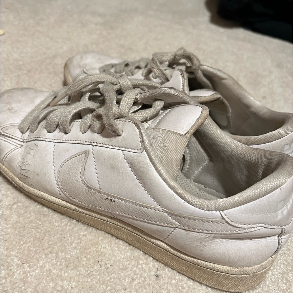 Used white Nike womens 7.5